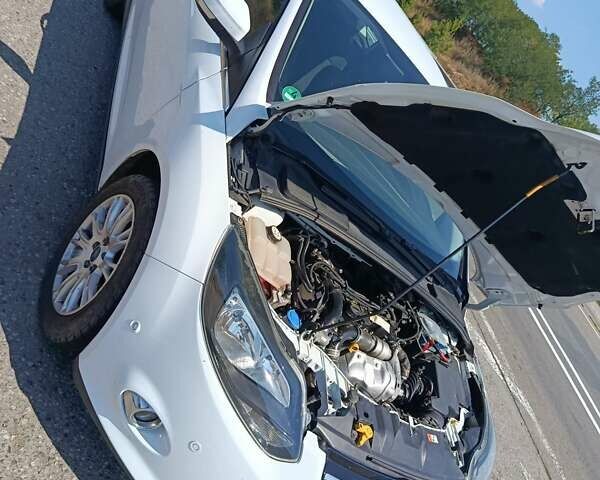 Белый Форд Фокус, объемом двигателя 1.6 л и пробегом 180 тыс. км за 8300 $, фото 17 на Automoto.ua