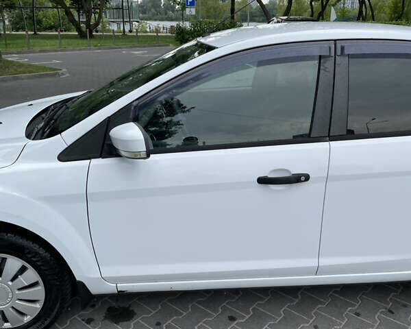 Білий Форд Фокус, об'ємом двигуна 1.4 л та пробігом 325 тис. км за 5000 $, фото 14 на Automoto.ua