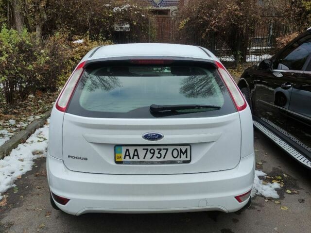 Белый Форд Фокус, объемом двигателя 1.6 л и пробегом 227 тыс. км за 5200 $, фото 1 на Automoto.ua