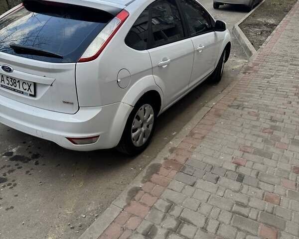Білий Форд Фокус, об'ємом двигуна 1.8 л та пробігом 293 тис. км за 6300 $, фото 7 на Automoto.ua