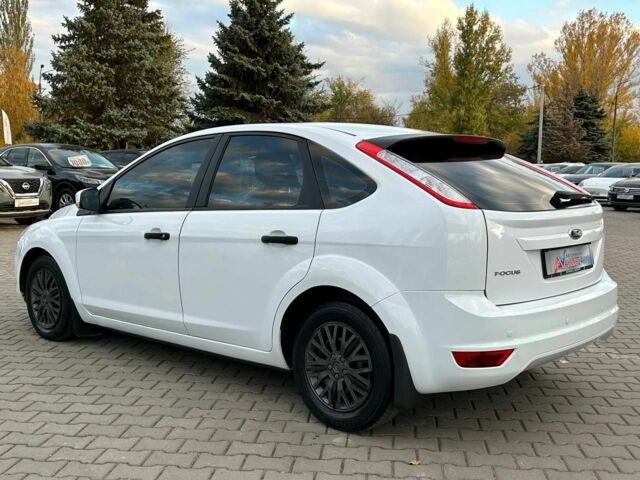 Белый Форд Фокус, объемом двигателя 1.4 л и пробегом 167 тыс. км за 5900 $, фото 4 на Automoto.ua