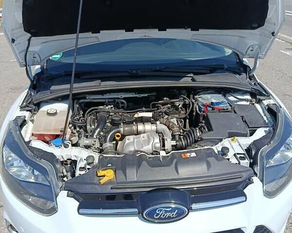 Белый Форд Фокус, объемом двигателя 1.6 л и пробегом 180 тыс. км за 8300 $, фото 13 на Automoto.ua