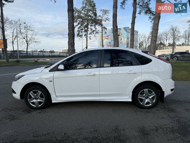 Белый Форд Фокус, объемом двигателя 1.4 л и пробегом 200 тыс. км за 5500 $, фото 5 на Automoto.ua
