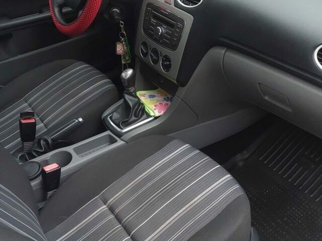 Белый Форд Фокус, объемом двигателя 1.4 л и пробегом 92 тыс. км за 8800 $, фото 12 на Automoto.ua