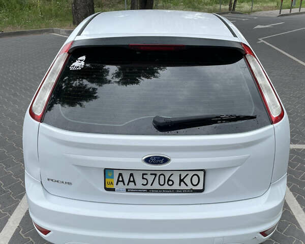 Білий Форд Фокус, об'ємом двигуна 1.4 л та пробігом 325 тис. км за 5000 $, фото 21 на Automoto.ua