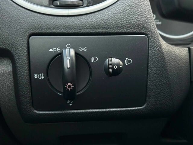 Белый Форд Фокус, объемом двигателя 1.4 л и пробегом 167 тыс. км за 5900 $, фото 15 на Automoto.ua