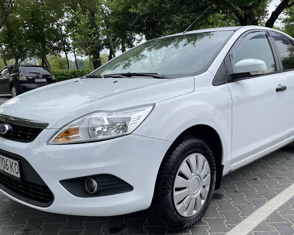 Білий Форд Фокус, об'ємом двигуна 1.4 л та пробігом 325 тис. км за 5000 $, фото 9 на Automoto.ua