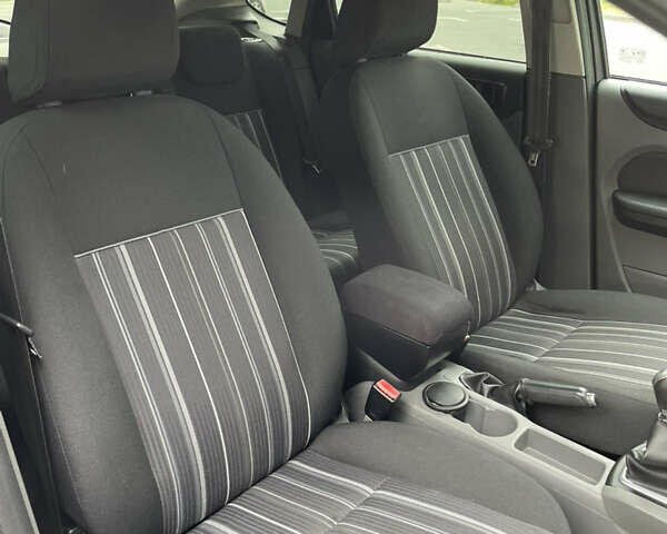 Білий Форд Фокус, об'ємом двигуна 1.4 л та пробігом 325 тис. км за 5000 $, фото 64 на Automoto.ua