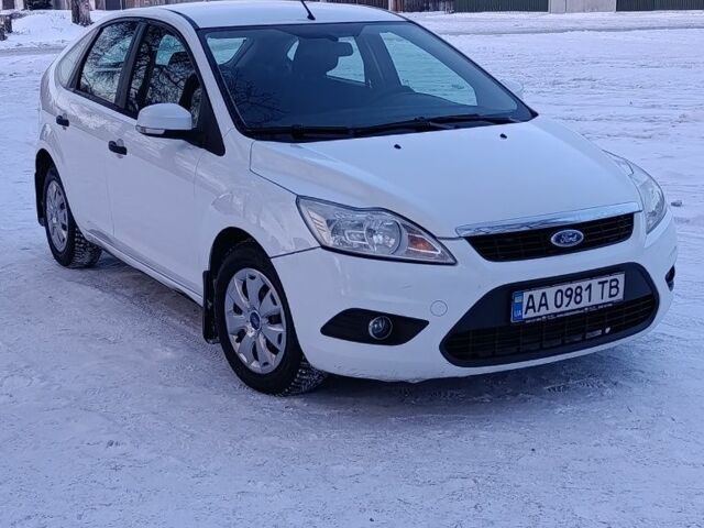 Белый Форд Фокус, объемом двигателя 1.4 л и пробегом 192 тыс. км за 4600 $, фото 11 на Automoto.ua