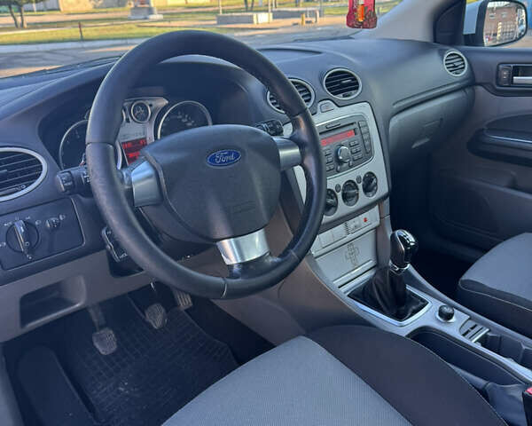 Белый Форд Фокус, объемом двигателя 1.6 л и пробегом 203 тыс. км за 5650 $, фото 13 на Automoto.ua