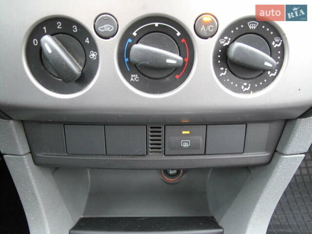 Белый Форд Фокус, объемом двигателя 1.39 л и пробегом 215 тыс. км за 5000 $, фото 57 на Automoto.ua