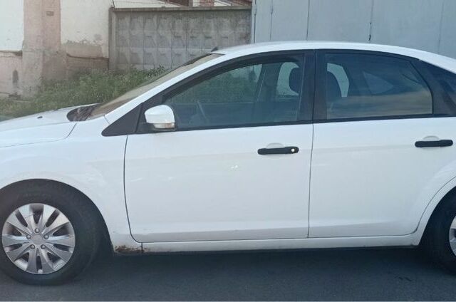 Білий Форд Фокус, об'ємом двигуна 1.4 л та пробігом 215 тис. км за 4500 $, фото 7 на Automoto.ua