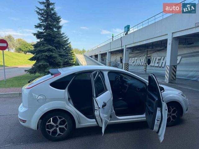 Белый Форд Фокус, объемом двигателя 1.4 л и пробегом 197 тыс. км за 4350 $, фото 14 на Automoto.ua