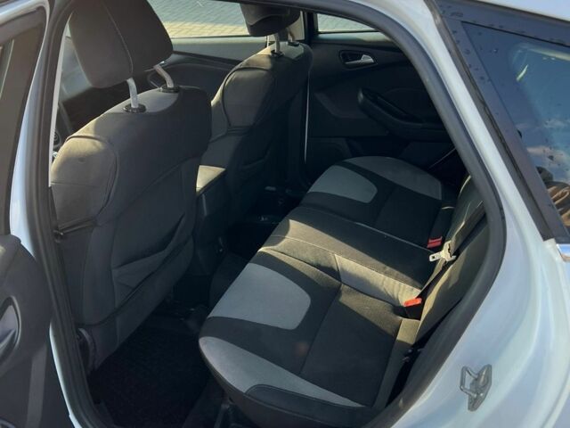 Белый Форд Фокус, объемом двигателя 1.6 л и пробегом 180 тыс. км за 6600 $, фото 7 на Automoto.ua