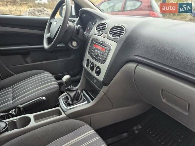 Білий Форд Фокус, об'ємом двигуна 1.4 л та пробігом 91 тис. км за 6800 $, фото 41 на Automoto.ua