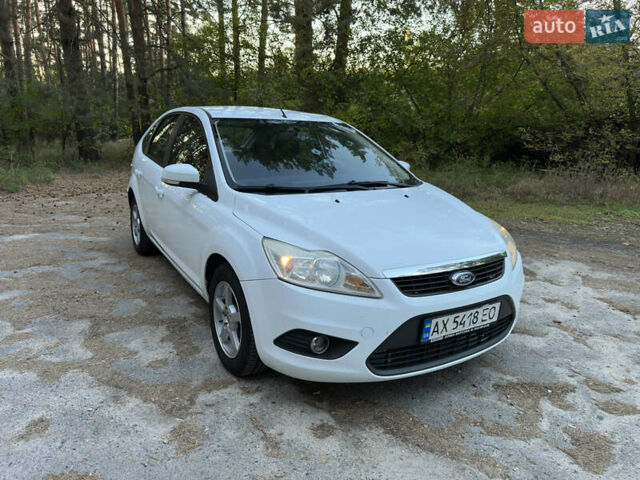 Білий Форд Фокус, об'ємом двигуна 1.39 л та пробігом 222 тис. км за 5300 $, фото 1 на Automoto.ua