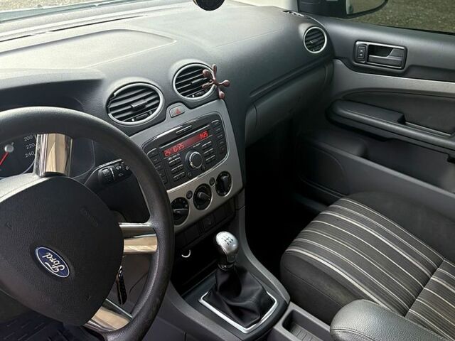 Білий Форд Фокус, об'ємом двигуна 1.4 л та пробігом 125 тис. км за 6000 $, фото 8 на Automoto.ua