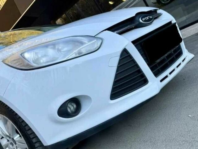 Белый Форд Фокус, объемом двигателя 1.6 л и пробегом 143 тыс. км за 3285 $, фото 3 на Automoto.ua