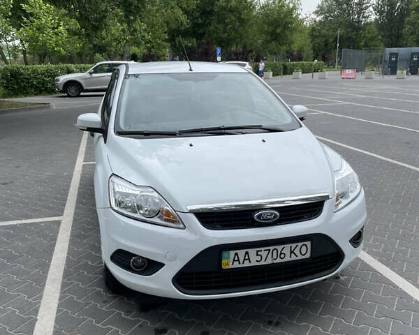 Білий Форд Фокус, об'ємом двигуна 1.4 л та пробігом 325 тис. км за 5000 $, фото 4 на Automoto.ua