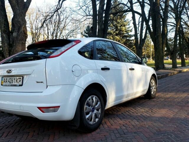 Белый Форд Фокус, объемом двигателя 1.4 л и пробегом 92 тыс. км за 8800 $, фото 6 на Automoto.ua