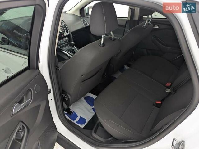 Белый Форд Фокус, объемом двигателя 1.6 л и пробегом 260 тыс. км за 8199 $, фото 14 на Automoto.ua