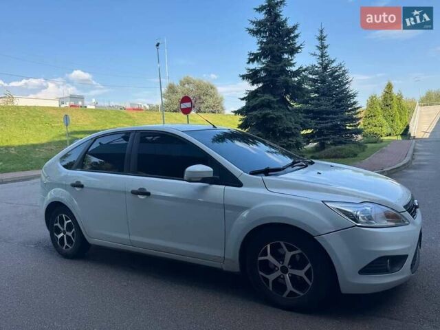 Белый Форд Фокус, объемом двигателя 1.4 л и пробегом 197 тыс. км за 4350 $, фото 2 на Automoto.ua