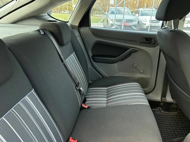 Белый Форд Фокус, объемом двигателя 1.4 л и пробегом 167 тыс. км за 5900 $, фото 19 на Automoto.ua