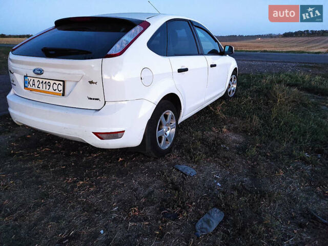 Белый Форд Фокус, объемом двигателя 1.39 л и пробегом 260 тыс. км за 4400 $, фото 4 на Automoto.ua