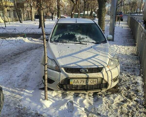 Білий Форд Фокус, об'ємом двигуна 1.6 л та пробігом 227 тис. км за 5200 $, фото 6 на Automoto.ua