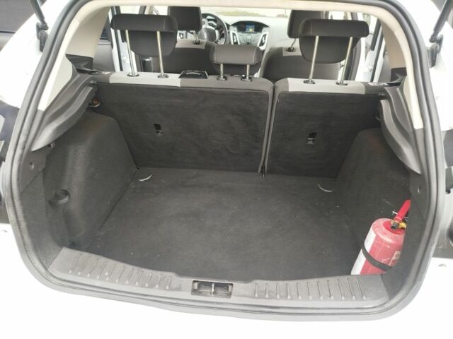 Белый Форд Фокус, объемом двигателя 1.6 л и пробегом 266 тыс. км за 6999 $, фото 15 на Automoto.ua