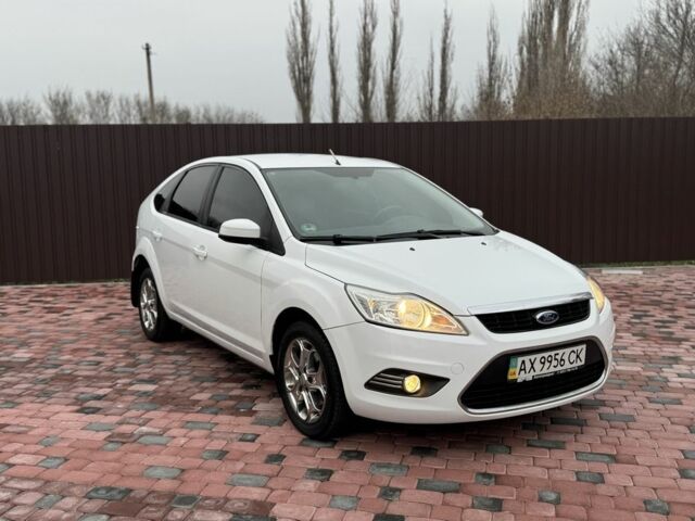 Белый Форд Фокус, объемом двигателя 1.6 л и пробегом 148 тыс. км за 5500 $, фото 2 на Automoto.ua