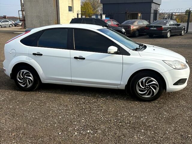 Білий Форд Фокус, об'ємом двигуна 1.4 л та пробігом 125 тис. км за 6000 $, фото 11 на Automoto.ua