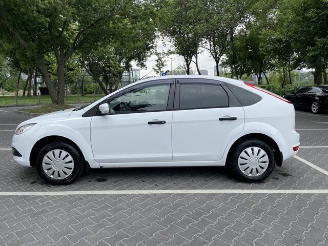 Белый Форд Фокус, объемом двигателя 1.4 л и пробегом 326 тыс. км за 4800 $, фото 2 на Automoto.ua