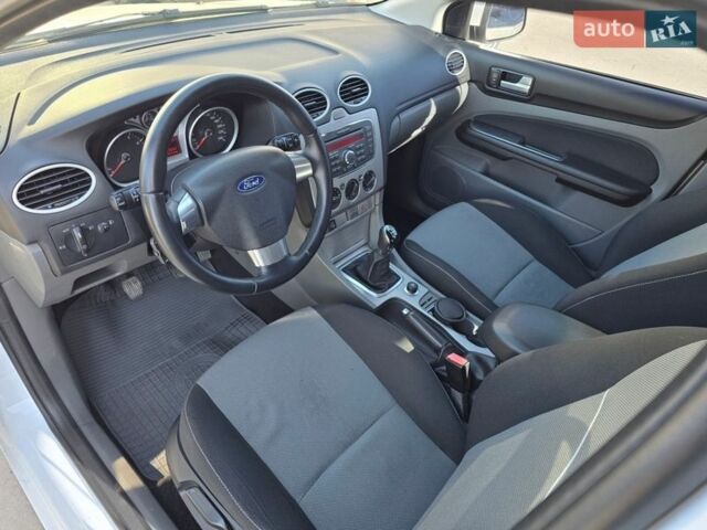 Білий Форд Фокус, об'ємом двигуна 1.6 л та пробігом 105 тис. км за 6999 $, фото 8 на Automoto.ua