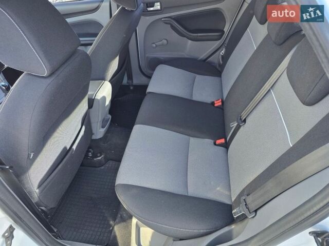 Білий Форд Фокус, об'ємом двигуна 1.6 л та пробігом 105 тис. км за 6999 $, фото 12 на Automoto.ua