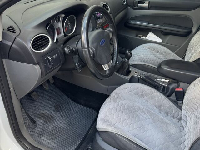 Белый Форд Фокус, объемом двигателя 1.8 л и пробегом 293 тыс. км за 6300 $, фото 3 на Automoto.ua