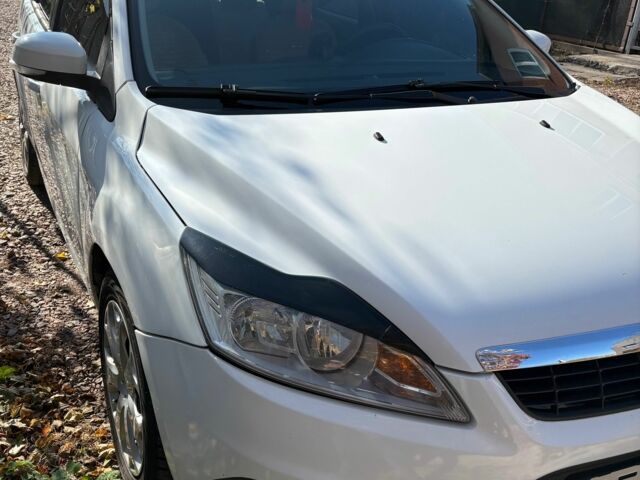 Белый Форд Фокус, объемом двигателя 1.6 л и пробегом 190 тыс. км за 7300 $, фото 2 на Automoto.ua