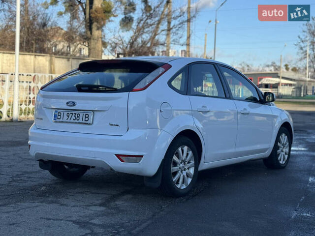 Белый Форд Фокус, объемом двигателя 1.6 л и пробегом 203 тыс. км за 5650 $, фото 4 на Automoto.ua