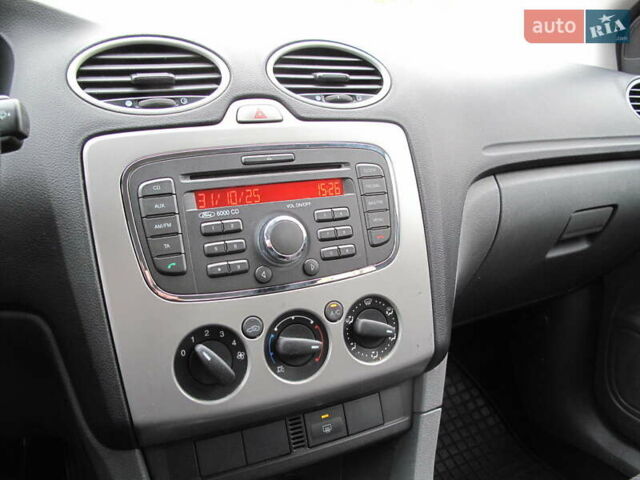 Белый Форд Фокус, объемом двигателя 1.39 л и пробегом 215 тыс. км за 5000 $, фото 55 на Automoto.ua