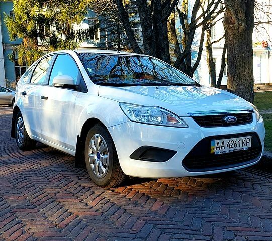 Белый Форд Фокус, объемом двигателя 1.4 л и пробегом 92 тыс. км за 8800 $, фото 1 на Automoto.ua