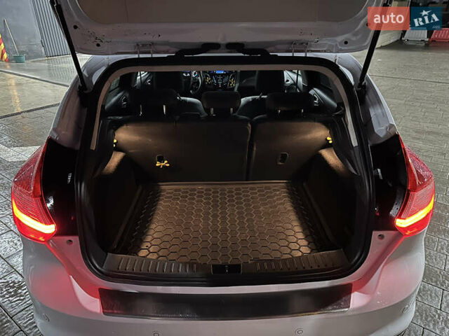 Белый Форд Фокус, объемом двигателя 1.6 л и пробегом 224 тыс. км за 6850 $, фото 7 на Automoto.ua