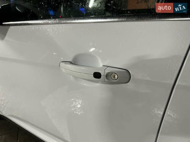 Белый Форд Фокус, объемом двигателя 1.6 л и пробегом 225 тыс. км за 6700 $, фото 8 на Automoto.ua