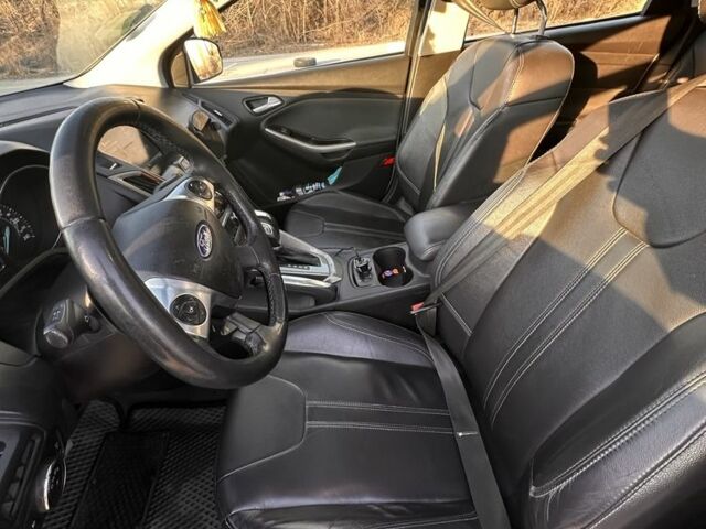 Белый Форд Фокус, объемом двигателя 2 л и пробегом 274 тыс. км за 8000 $, фото 6 на Automoto.ua