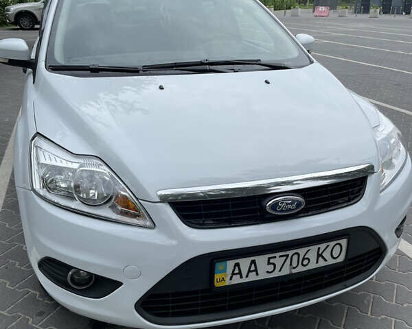 Білий Форд Фокус, об'ємом двигуна 1.4 л та пробігом 325 тис. км за 5000 $, фото 5 на Automoto.ua