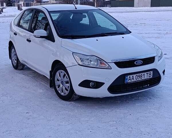 Белый Форд Фокус, объемом двигателя 1.4 л и пробегом 192 тыс. км за 4600 $, фото 10 на Automoto.ua