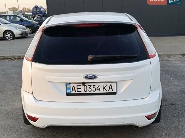 Белый Форд Фокус, объемом двигателя 1.6 л и пробегом 197 тыс. км за 6500 $, фото 5 на Automoto.ua