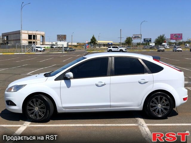 Белый Форд Фокус, объемом двигателя 1.6 л и пробегом 98 тыс. км за 5300 $, фото 2 на Automoto.ua