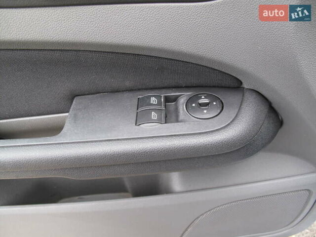 Белый Форд Фокус, объемом двигателя 1.39 л и пробегом 215 тыс. км за 5000 $, фото 13 на Automoto.ua