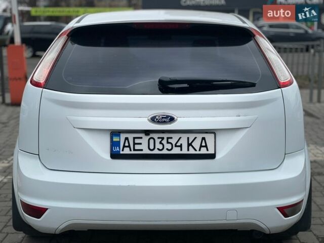 Белый Форд Фокус, объемом двигателя 1.6 л и пробегом 198 тыс. км за 5900 $, фото 4 на Automoto.ua