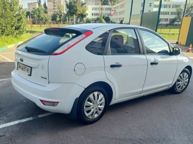 Білий Форд Фокус, об'ємом двигуна 1.4 л та пробігом 215 тис. км за 4500 $, фото 6 на Automoto.ua